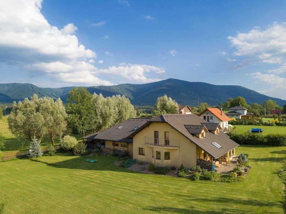 Na Helstyne Appartement Frenštát pod Radhoštěm Buitenkant foto